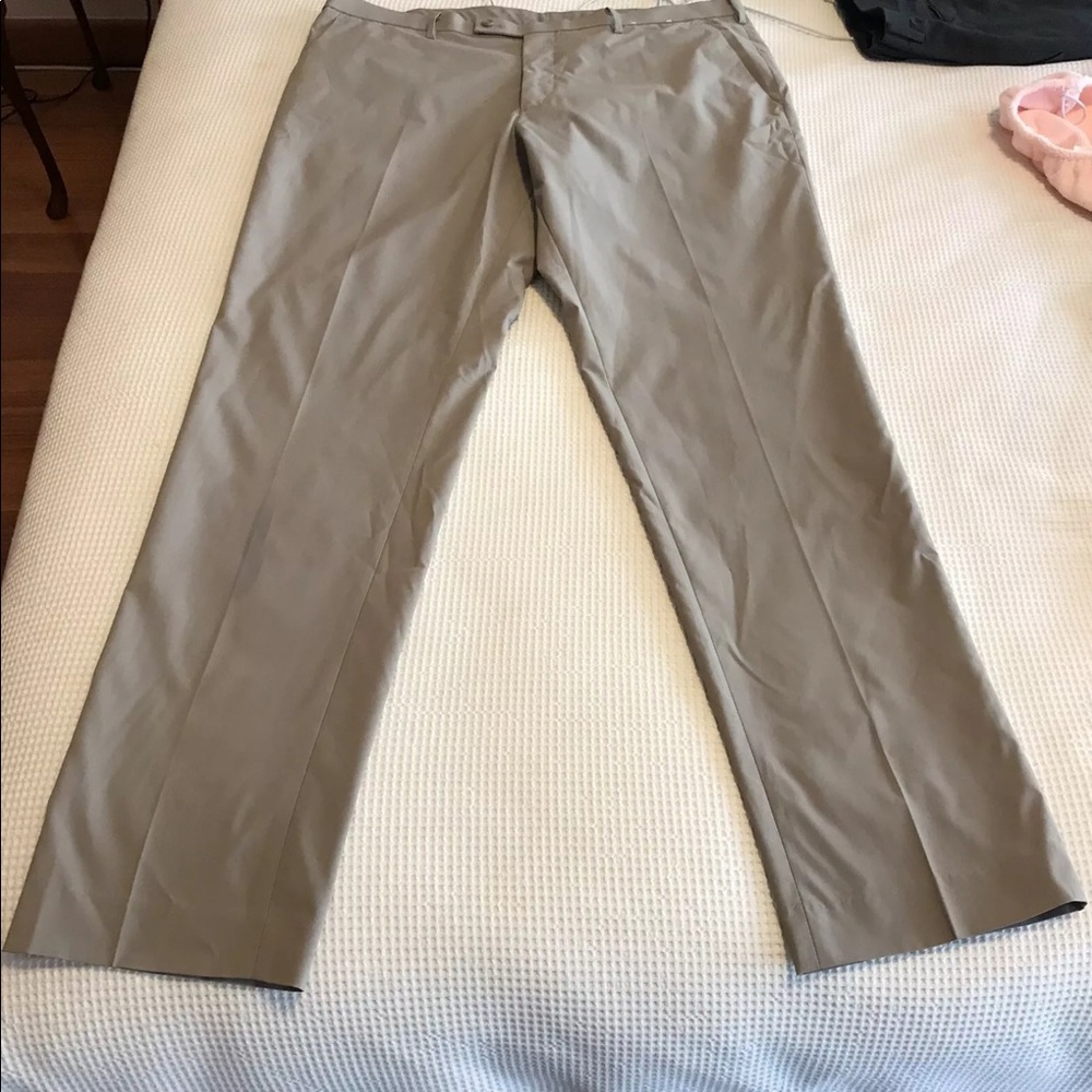 Uniqlo Size 40 Light Pants Work Corporate Office - Picture 3 of 4